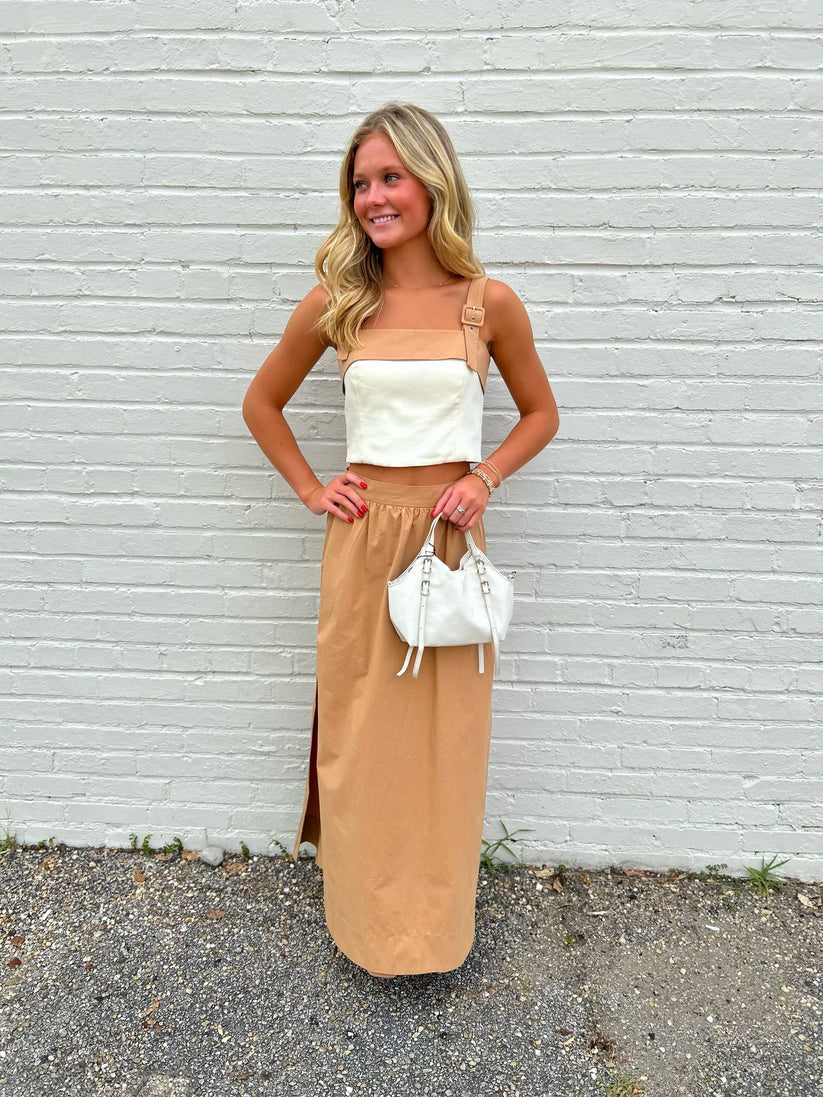 Dress To off-white bicolor buckled blouse