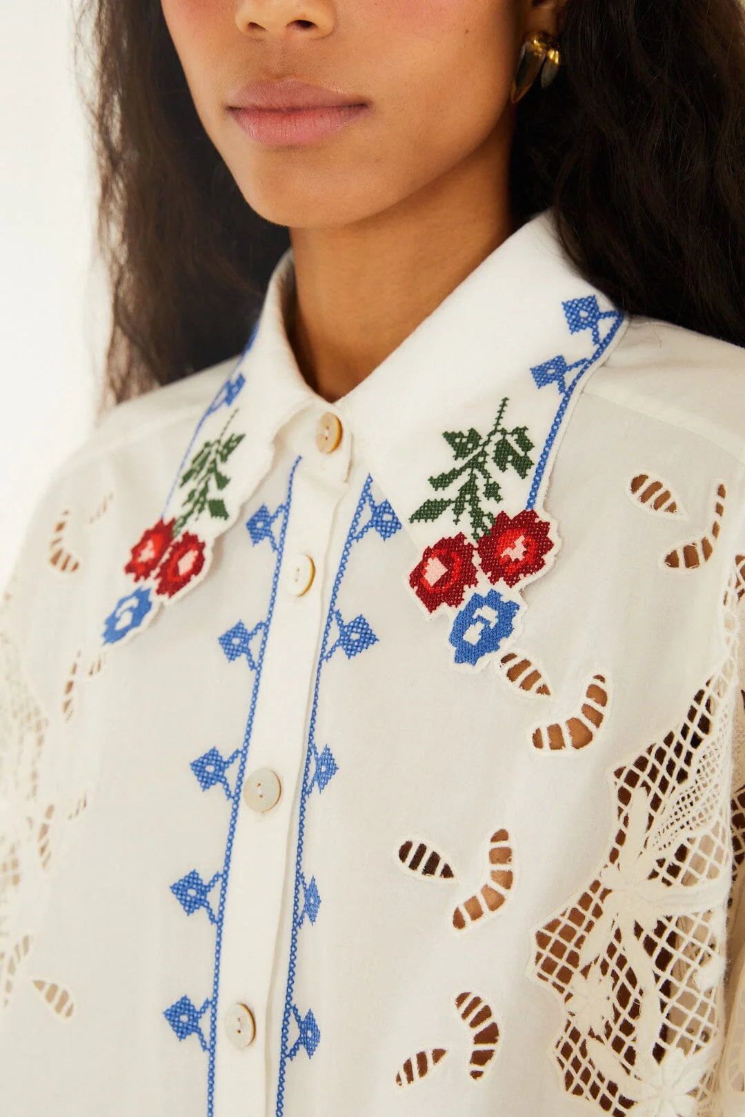 Farm Rio off-white flowers embroidery richelieu shirt